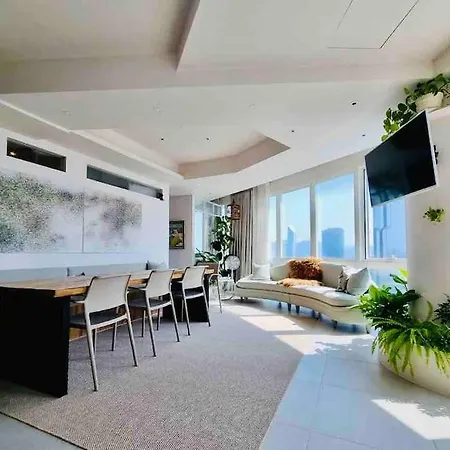 Urban Green Penthouse